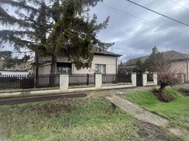 Eladó családi ház, Püspökladányban 25 M Ft, 2 szobás