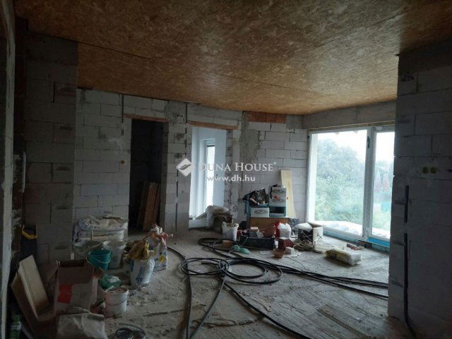 Eladó családi ház, Szigetszentmiklóson 159.999 M Ft, 8 szobás