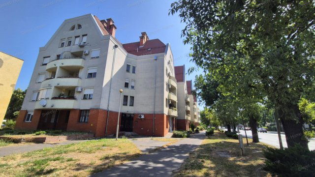 Eladó téglalakás, Kecskeméten 49.95 M Ft, 3 szobás