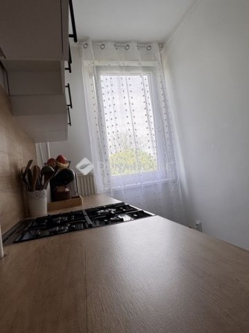 Eladó panellakás, Veszprémben 52.99 M Ft, 2 szobás