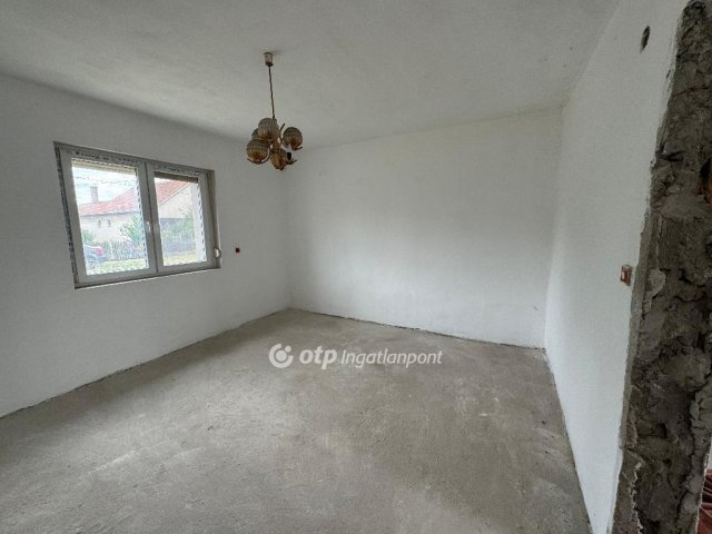 Eladó családi ház, Forráskúton 44 M Ft, 5 szobás