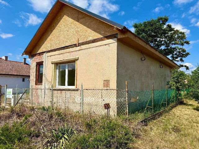 Eladó családi ház, Újszilváson 25 M Ft, 3 szobás