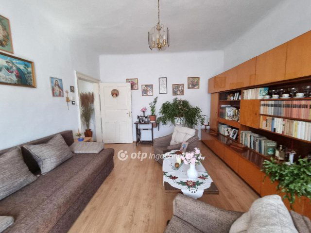 Eladó családi ház, Pápateszéren 43.99 M Ft, 2 szobás