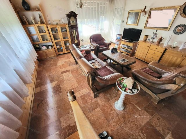 Eladó családi ház, Újszászon 59.5 M Ft, 4 szobás