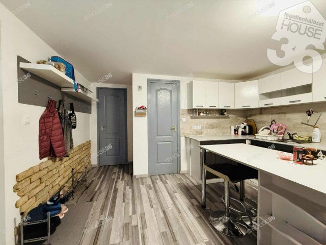 Eladó családi ház, Szabadszálláson 19.9 M Ft, 1 szobás