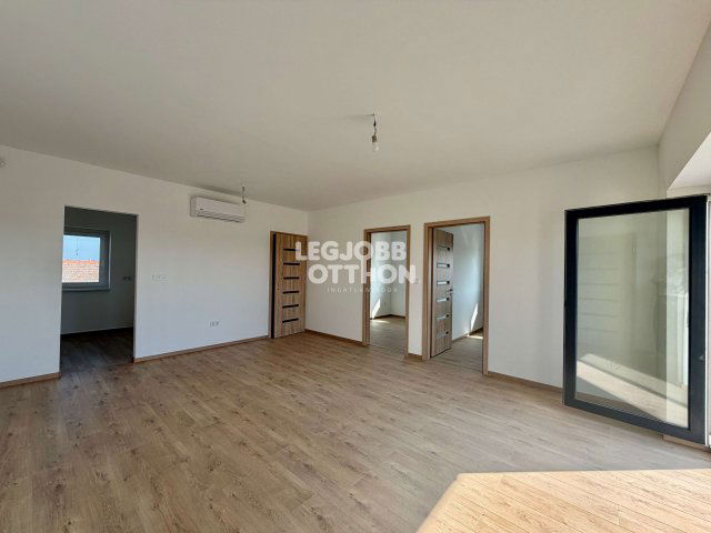 Eladó téglalakás, Cegléden 62 M Ft, 1+3 szobás