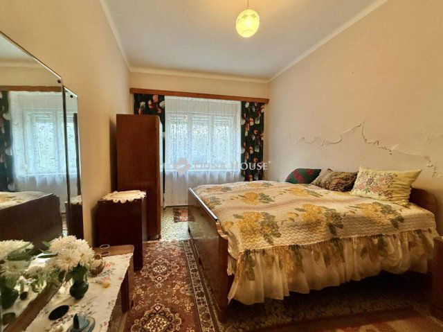 Eladó családi ház, Pakson 29.9 M Ft, 5 szobás