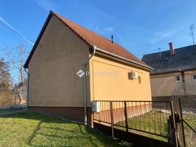 Eladó iroda, Szakmáron, Árpád utcában 12.19 M Ft