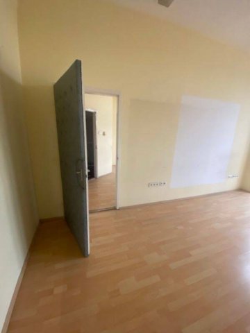 Eladó üzlethelyiség, Pécsett 240 M Ft, 8 szobás