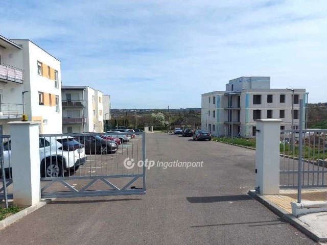 Eladó téglalakás, Pécsett 57.584 M Ft, 2 szobás