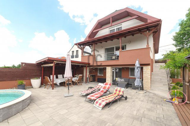 Eladó családi ház, Csömörön 268.9 M Ft, 5 szobás