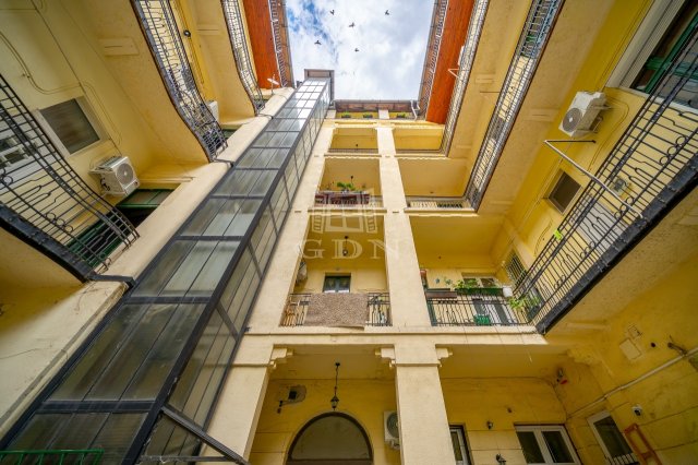 Eladó téglalakás, Budapesten, VI. kerületben 49.9 M Ft, 1 szobás