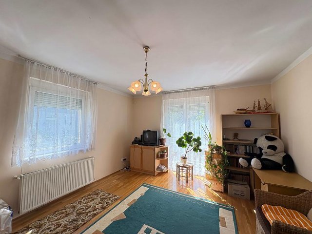 Eladó családi ház, Budakalászon 90 M Ft, 2 szobás