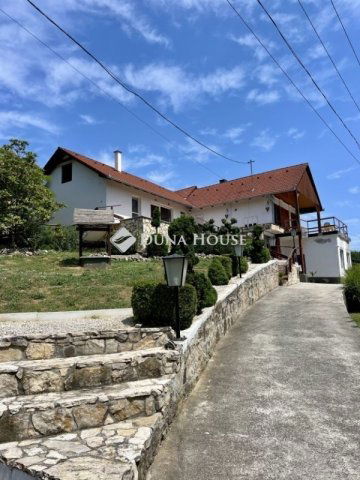 Eladó családi ház, Báron 69.9 M Ft, 9 szobás