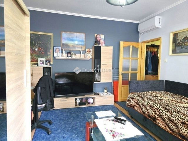 Eladó panellakás, Pécsett 47.9 M Ft, 2 szobás