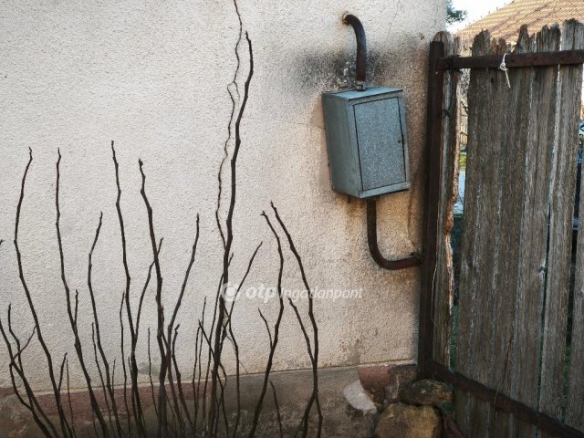 Eladó családi ház, Tiszatenyőn 10 M Ft, 1+1 szobás