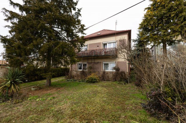 Eladó családi ház, Pécsett 79.9 M Ft, 5 szobás