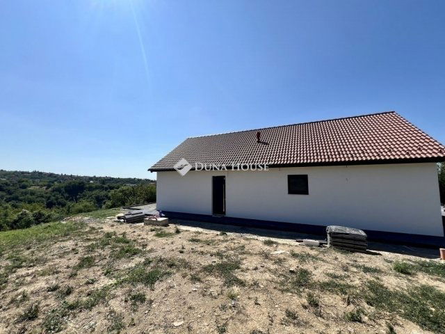 Eladó családi ház, Pécsett 127.9 M Ft, 4 szobás