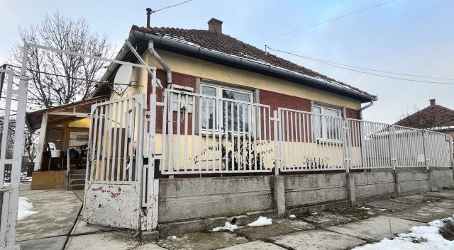Eladó családi ház, Sarkadon 11 M Ft, 2 szobás
