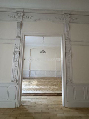 Kiadó téglalakás, albérlet, V. kerületben, Október 6. utcában