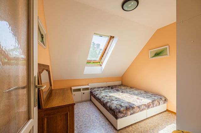 Eladó családi ház, Balatonvilágoson 99.9 M Ft, 7 szobás