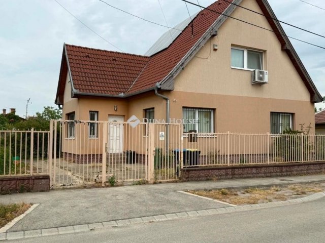 Eladó családi ház, Budapesten, XXI. kerületben 99.999 M Ft