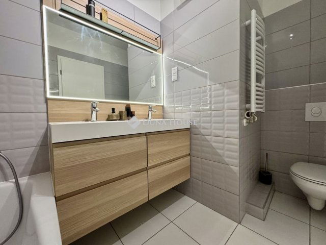 Eladó téglalakás, Budapesten, III. kerületben 224 M Ft, 4 szobás