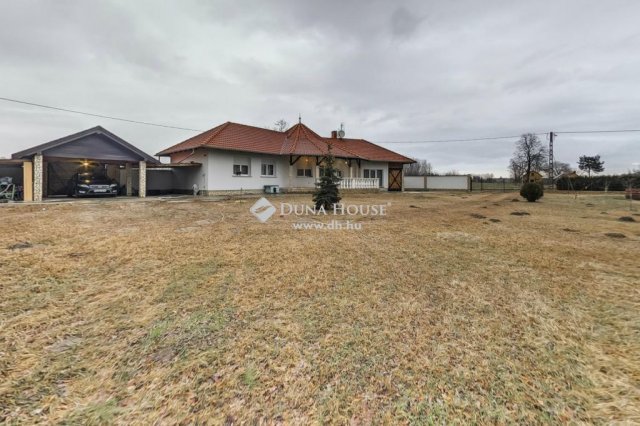 Eladó családi ház, Kecskeméten 119.8 M Ft, 5 szobás