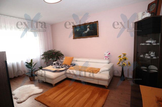 Eladó panellakás, Szegeden 52.9 M Ft, 2 szobás