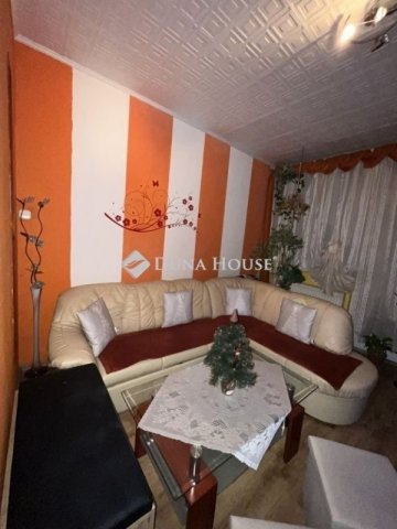 Eladó téglalakás, Hajmáskéren 29 M Ft, 3 szobás