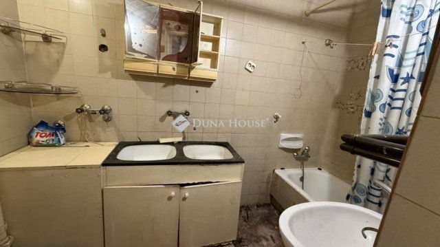Eladó családi ház, Budapesten, XVIII. kerületben 65 M Ft