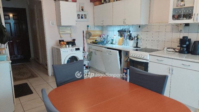 Eladó panellakás, Debrecenben 58.5 M Ft, 2+1 szobás