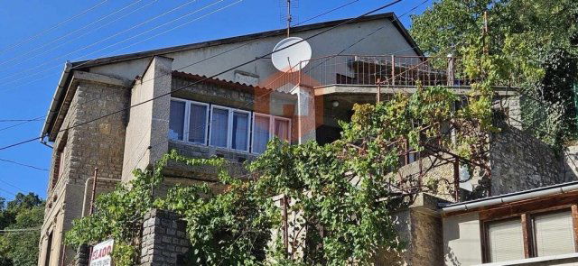 Eladó családi ház, Pécsett 53 M Ft, 3+1 szobás