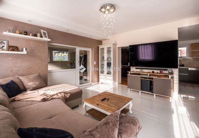 Eladó családi ház, Balatonalmádiban 252 M Ft, 5 szobás