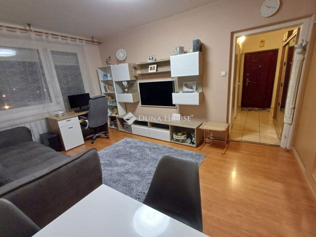 Eladó panellakás, Győrött 49.8 M Ft, 2 szobás