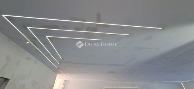 Eladó családi ház, Budakalászon 219 M Ft, 4 szobás