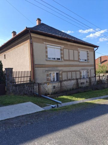 Eladó családi ház, Sirokban 40 M Ft, 4+1 szobás