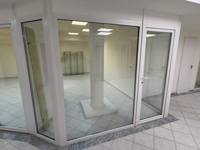 Kiadó üzlethelyiség, Kaposváron, Zárda utcában 38 E Ft / hó