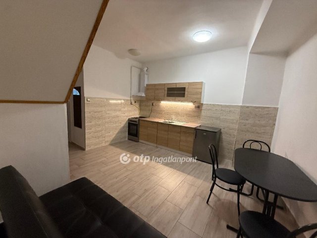 Eladó téglalakás, Budapesten, V. kerületben 78 M Ft, 1 szobás