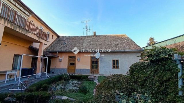 Eladó téglalakás, Mohácson 47.9 M Ft, 3 szobás