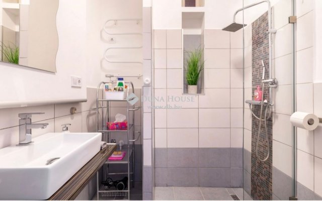 Eladó téglalakás, Budapesten, VII. kerületben 105 M Ft, 2 szobás