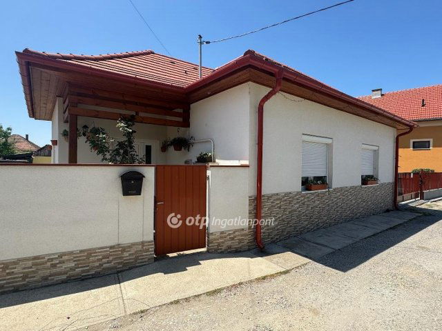 Eladó családi ház, Tiszafüreden 85 M Ft, 2+1 szobás