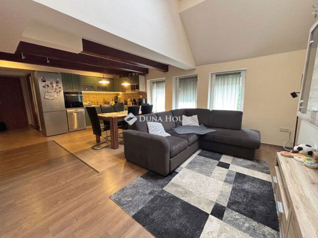 Eladó téglalakás, Szombathelyen 65 M Ft, 4 szobás