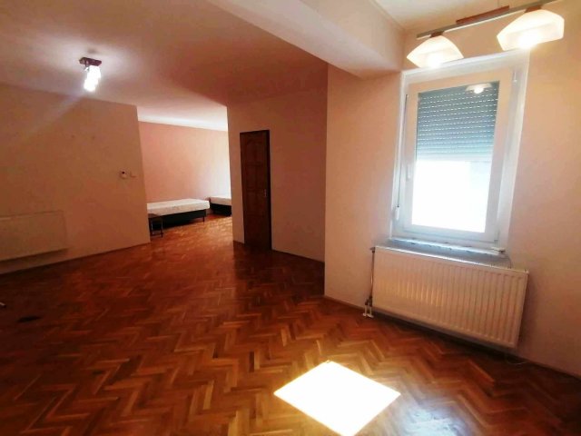 Eladó téglalakás, Pécsett 74.99 M Ft, 4 szobás