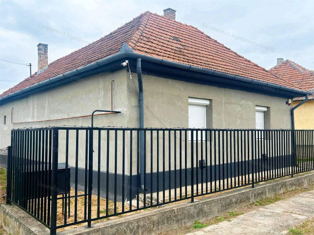 Eladó családi ház, Turán 29.9 M Ft, 3 szobás