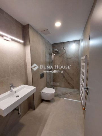 Eladó téglalakás, Siófokon 199.163 M Ft, 4 szobás