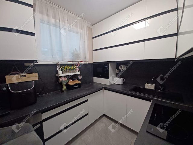 Eladó panellakás, Debrecenben 72 M Ft, 3 szobás