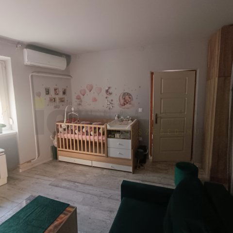 Eladó családi ház, Szentesen 23.5 M Ft, 1 szobás