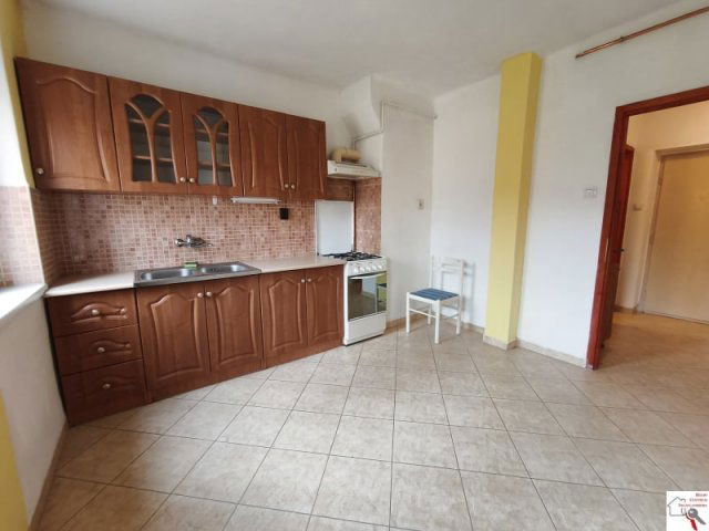 Eladó téglalakás, Pécsett 39.9 M Ft, 1 szobás