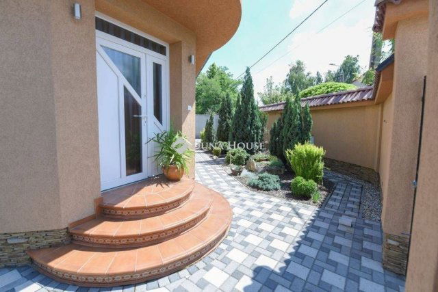 Eladó családi ház, Kecskeméten 215 M Ft, 3 szobás